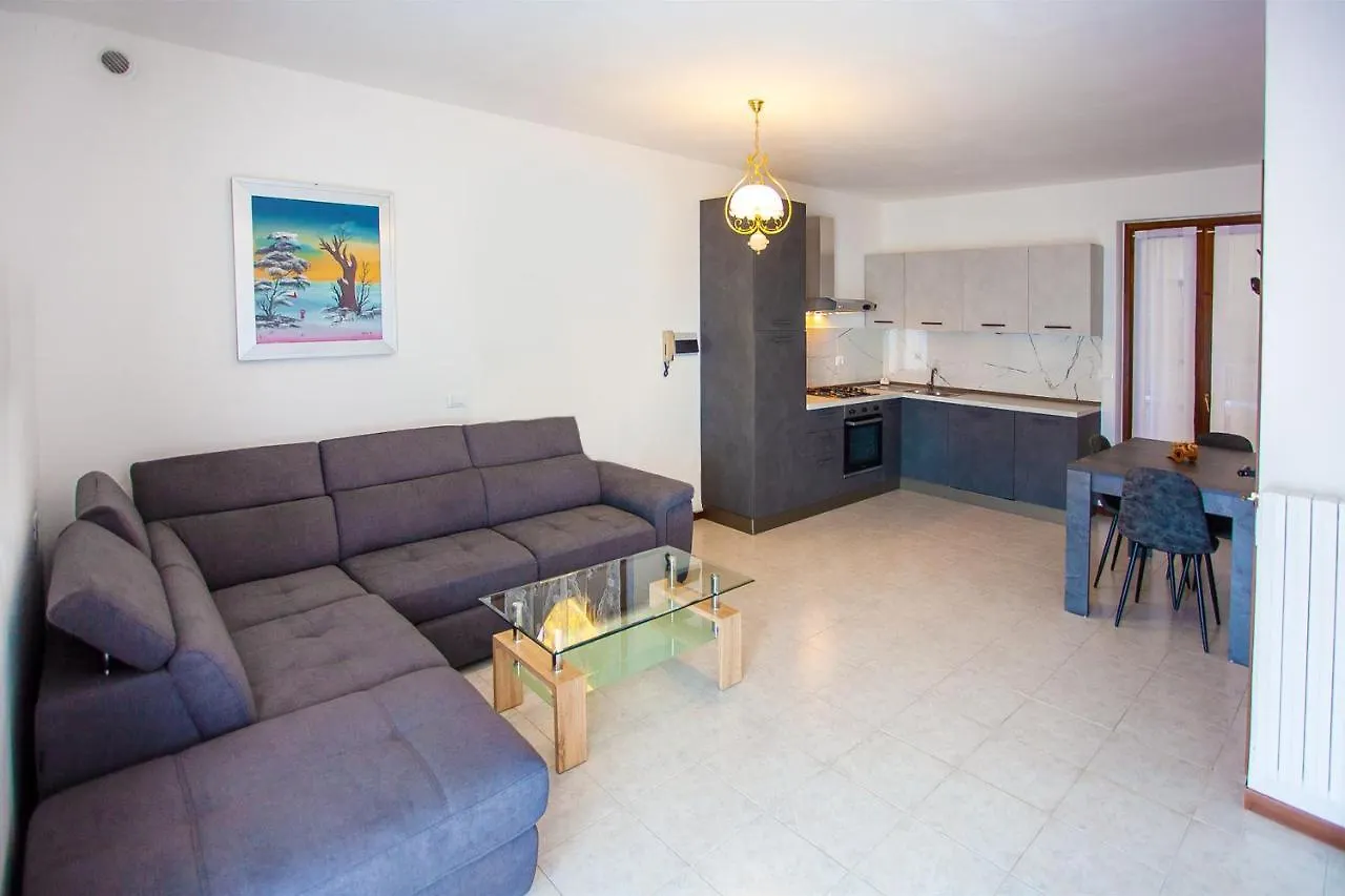 Appartamento Casa Ledio - Theater Home 提尼亚类 0*,  意大利